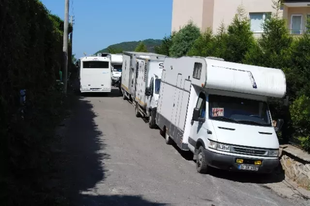 Azra Akın 'Çilek' Oldu Azra Akın 'Çilek' Oldu