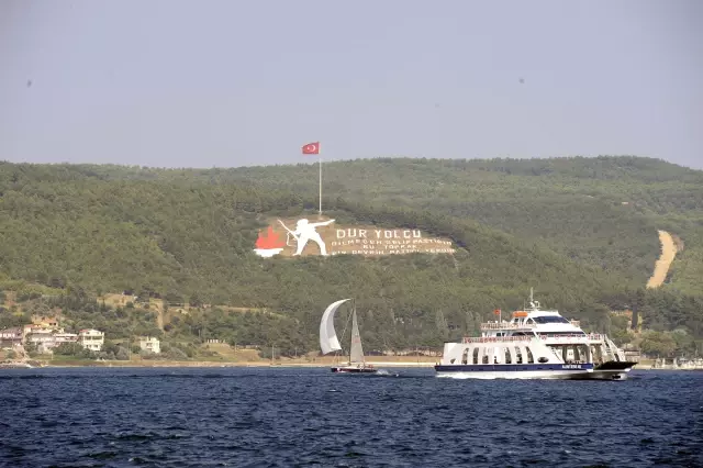 Yarışçı Yatlar Çanakkale Boğazı'ndan Geçti Yarışçı Yatlar Çanakkale Boğazı'ndan Geçti