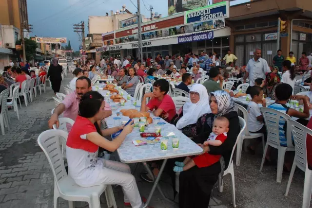 Mehteran Konseriyle 5 Bin Kişi Oruç Açtı