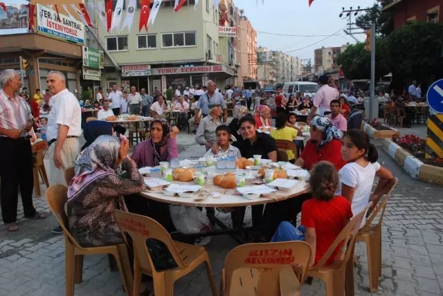 Mehteran Konseriyle 5 Bin Kişi Oruç Açtı