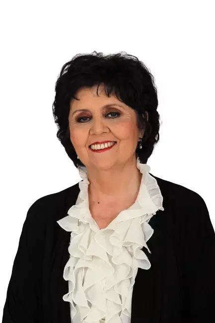 Ayşenur Arslan Ödülünü Almaya Geliyor Ayşenur Arslan Ödülünü Almaya Geliyor