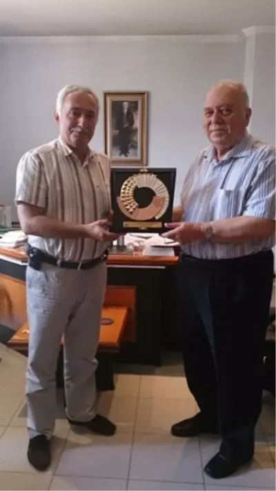 Çaycuma TSO, İşadamı Zeki Yurtbay'ı Ziyaret Etti Çaycuma TSO, İşadamı Zeki Yurtbay'ı Ziyaret Etti