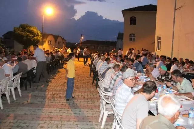 Nebioğlu Belediyesi İftar Yemeği Düzenledi Nebioğlu Belediyesi İftar Yemeği Düzenledi