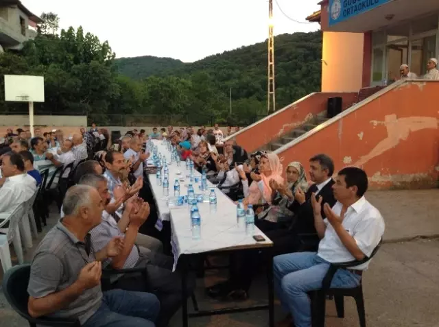 CHP Göbü'de 400 Kişiye İftar Verdi CHP Göbü'de 400 Kişiye İftar Verdi