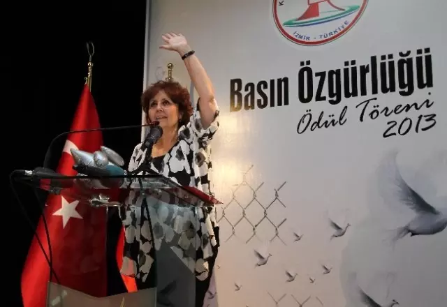 2013 Basın Özgürlüğü Ödülü Ayşenur Arslan'ın Oldu 2013 Basın Özgürlüğü Ödülü Ayşenur Arslan'ın Oldu