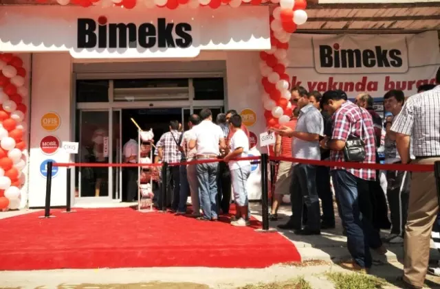 Muş'ta Bimeks Mağazası İndirimlerle Açıldı