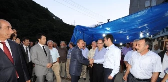 Vali Kızılcık, Dernekpazarı'nda Halkla Birlikte Oruç Açtı