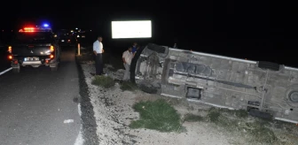 Aksaray'da Minibüs Şarampole Devrildi: 5 Yaralı