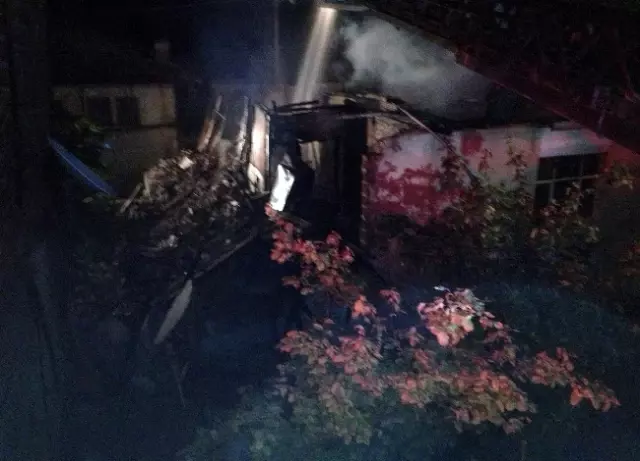 Gediz�de Gece Çıkan Yangında 1 Ev Tamamen Yandı Haberler