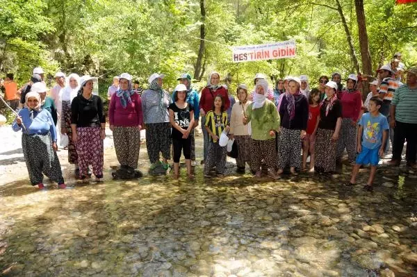 Kanyonda Pankartlı Hes İsyanı Kanyonda Pankartlı Hes İsyanı