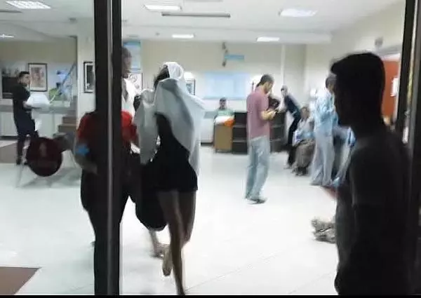 Azra Akın hastanelik oldu! Azra Akın hastanelik oldu!