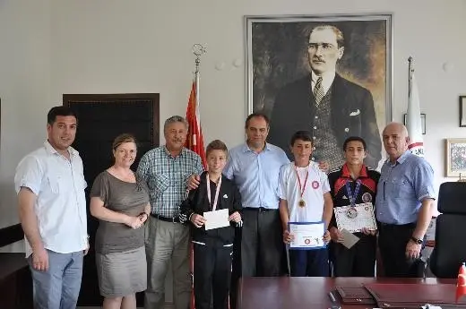 Başarılı Judoculardan Başkan Dalgıç'a Ziyaret Başarılı Judoculardan Başkan Dalgıç'a Ziyaret