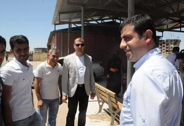 BDP'li Demirtaş'tan Hükümete Çağrı BDP'li Demirtaş'tan Hükümete Çağrı