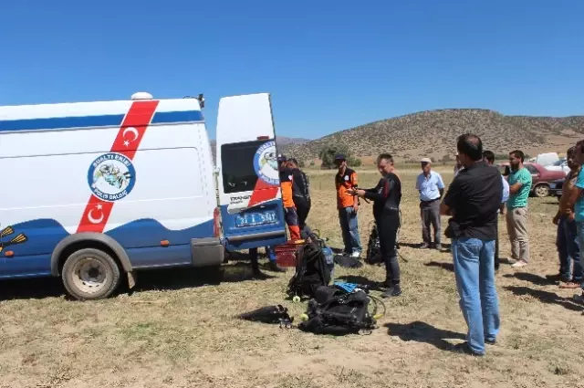 Gölde Kaybolan Genci Arama Çalışmaları Sürüyor Gölde Kaybolan Genci Arama Çalışmaları Sürüyor