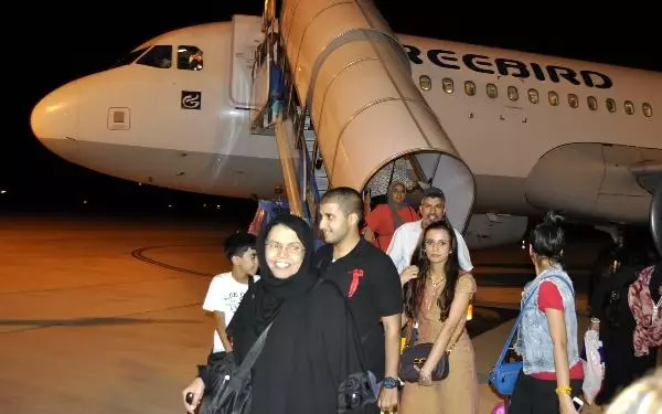 Kuveyt'ten Bursa'ya İnen İlk Uçak 180 Turist Getirdi Kuveyt'ten Bursa'ya İnen İlk Uçak 180 Turist Getirdi