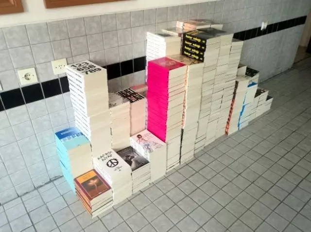 Buharkent'te 604 Adet Korsan Kitap Ele Geçirildi