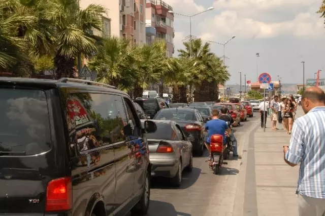Çanakkale'de Feribot Kuyruğu Çanakkale'de Feribot Kuyruğu