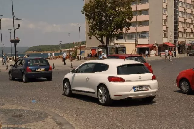 Çanakkale'de Feribot Kuyruğu Çanakkale'de Feribot Kuyruğu