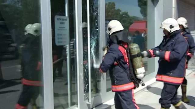 İtfaiyeyi, Bankadaki Yangından Çok Kapıyı Kırmak Uğraştırdı İtfaiyeyi, Bankadaki Yangından Çok Kapıyı Kırmak Uğraştırdı