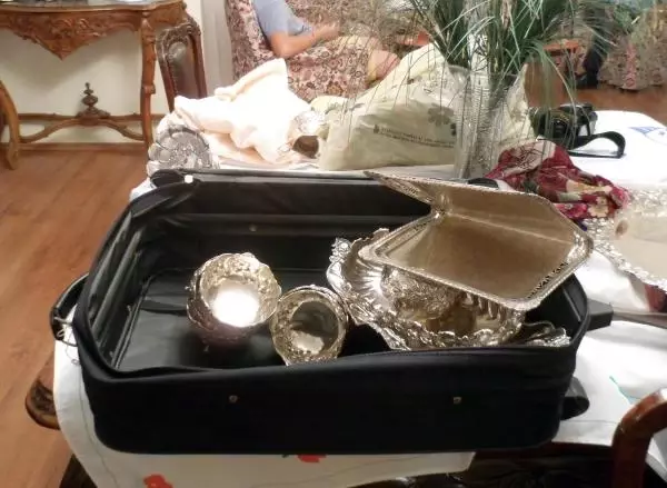 Hırsızlar Gardıropta Yakalandı Hırsızlar Gardıropta Yakalandı