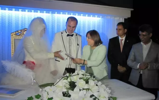 Bakan Şahin Uşak'ta Nikah Şahidi Oldu