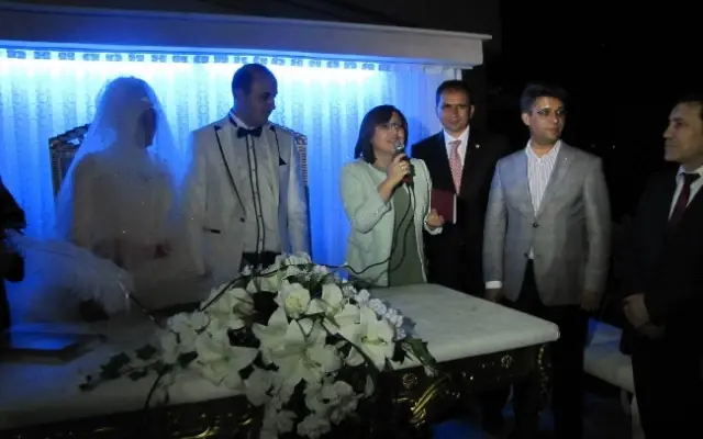 Bakan Şahin Uşak'ta Nikah Şahidi Oldu