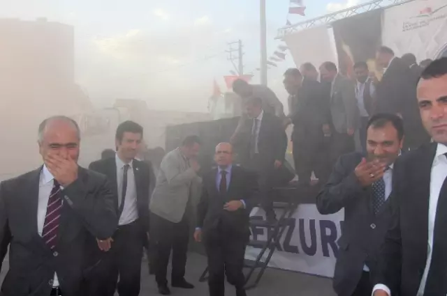 Bakan Şimşek ve Yıldız, Erzurum'da Kentsel Alan Projesi Yıkım Törenine Katıldı Bakan Şimşek ve Yıldız, Erzurum'da Kentsel Alan Projesi Yıkım Törenine Katıldı