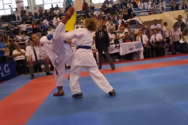 Uluslararası Palandöken Karate Turnuvası Başladı Uluslararası Palandöken Karate Turnuvası Başladı