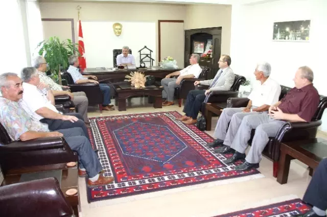 Akhisar Belde Belediye Başkanlarından Kaymakam Peker'e Ziyaret Akhisar Belde Belediye Başkanlarından Kaymakam Peker'e Ziyaret