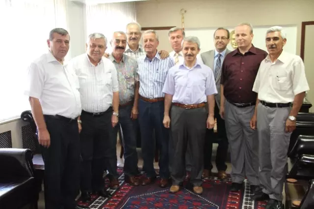 Akhisar Belde Belediye Başkanlarından Kaymakam Peker'e Ziyaret Akhisar Belde Belediye Başkanlarından Kaymakam Peker'e Ziyaret