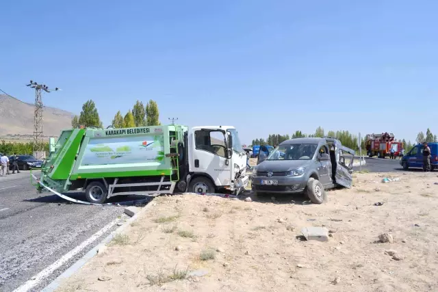 Çöp Kamyonu ile Otomobil Çarpıştı: 1 Ölü, 11 Yaralı Çöp Kamyonu ile Otomobil Çarpıştı: 1 Ölü, 11 Yaralı