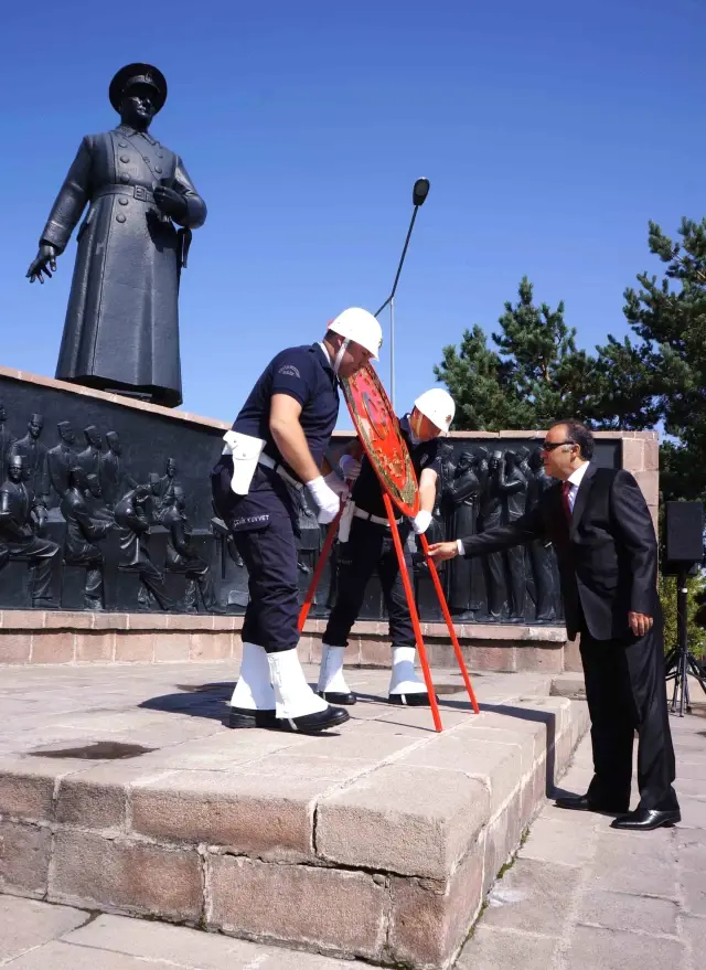 Erzurum'da Zafer Bayramı Coşkuyla Kutlandı Erzurum'da Zafer Bayramı Coşkuyla Kutlandı