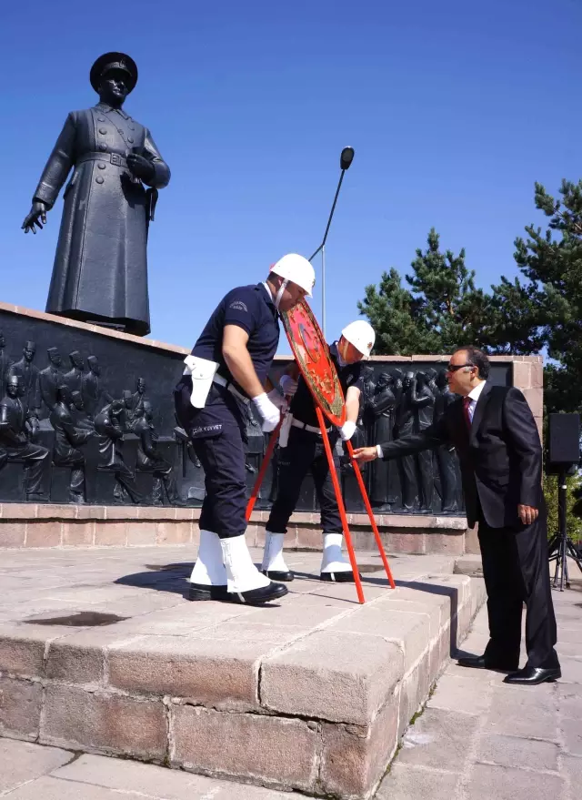 Erzurum'da Zafer Bayramı Coşkuyla Kutlandı Erzurum'da Zafer Bayramı Coşkuyla Kutlandı