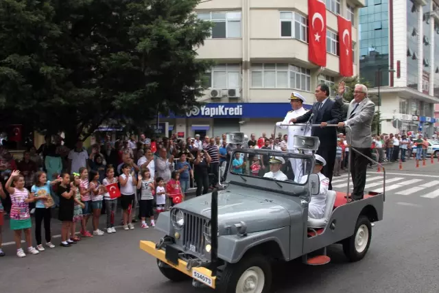 Ereğli'de 30 Ağustos Zafer Bayramı Kutlandı Ereğli'de 30 Ağustos Zafer Bayramı Kutlandı
