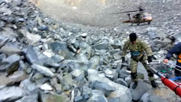 Mahsur Kalan Dağcı, Askeri Helikopterle Kurtarıldı Mahsur Kalan Dağcı, Askeri Helikopterle Kurtarıldı