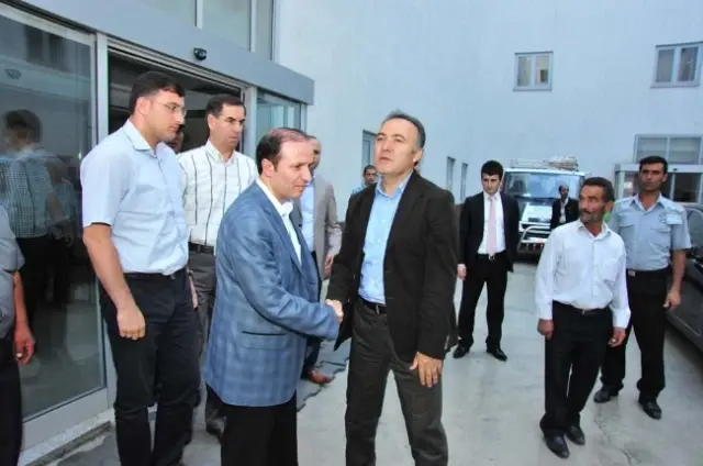 Vali Altıparmak'tan Başkan Küçükler'e Hastanede Taziye Ziyareti Vali Altıparmak'tan Başkan Küçükler'e Hastanede Taziye Ziyareti