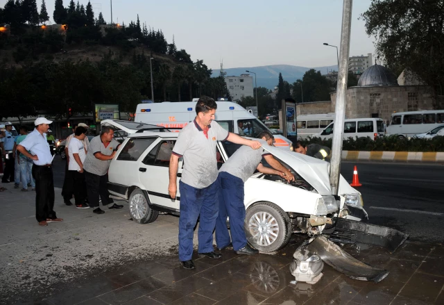 Kahramanmaraş Ta Trafik Kazası 2 Yaralı Haberi Fotografı Fotografları