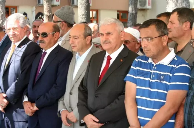 Bakan Yıldırım, Danışmanını Acı Günde Yalnız Bırakmadı Bakan Yıldırım, Danışmanını Acı Günde Yalnız Bırakmadı