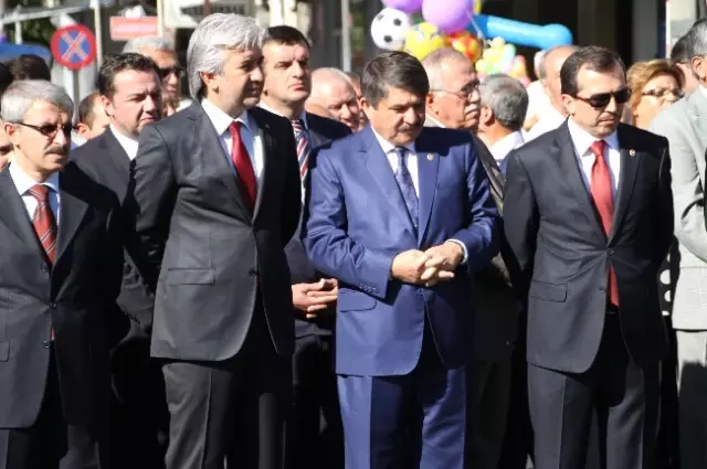 Akhisar'ın 91. Kurtuluş Zaferi Coşkuyla Kutlandı Akhisar'ın 91. Kurtuluş Zaferi Coşkuyla Kutlandı