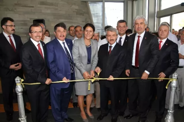 Akhisar'ın 91. Kurtuluş Zaferi Coşkuyla Kutlandı Akhisar'ın 91. Kurtuluş Zaferi Coşkuyla Kutlandı