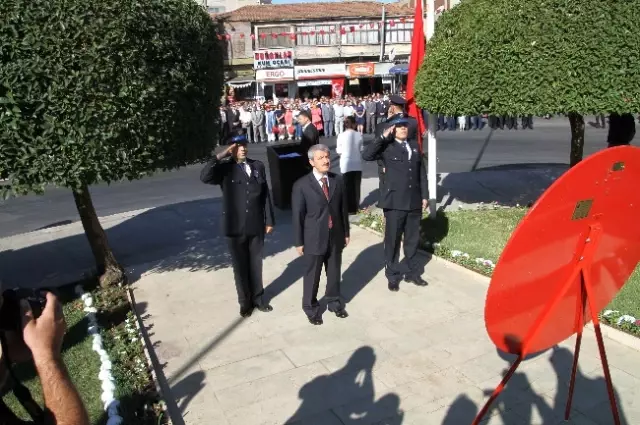Akhisar'ın 91. Kurtuluş Zaferi Coşkuyla Kutlandı Akhisar'ın 91. Kurtuluş Zaferi Coşkuyla Kutlandı