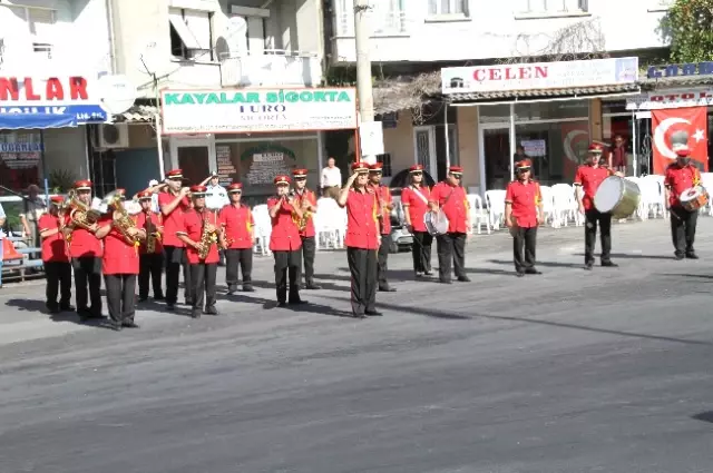 Akhisar'ın 91. Kurtuluş Zaferi Coşkuyla Kutlandı Akhisar'ın 91. Kurtuluş Zaferi Coşkuyla Kutlandı