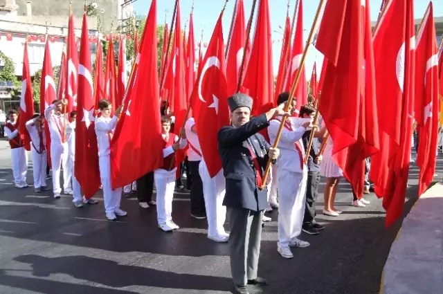 Akhisar'ın 91. Kurtuluş Zaferi Coşkuyla Kutlandı Akhisar'ın 91. Kurtuluş Zaferi Coşkuyla Kutlandı