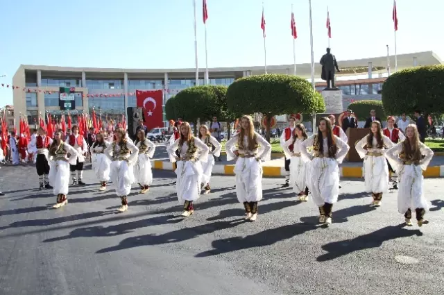 Akhisar'ın 91. Kurtuluş Zaferi Coşkuyla Kutlandı Akhisar'ın 91. Kurtuluş Zaferi Coşkuyla Kutlandı