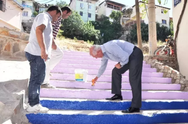 Kemalpaşa'da Merdivenler Renkleniyor