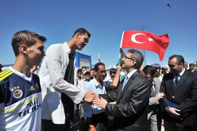 Vali Oduncu, Suriyelilerin Kaldığı Tesisleri Gezdi Vali Oduncu, Suriyelilerin Kaldığı Tesisleri Gezdi