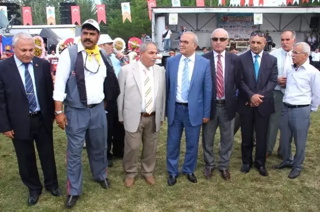 Kavak Karakucak Güreşlerinde Fatih Kambur Başpehlivan Oldu Kavak Karakucak Güreşlerinde Fatih Kambur Başpehlivan Oldu