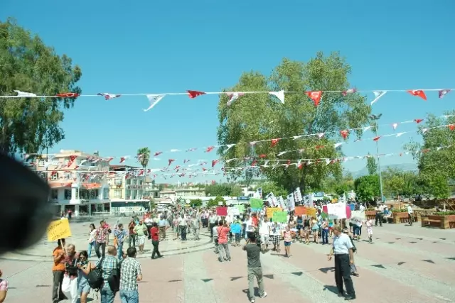Antalya'da Hes Protestosu Antalya'da Hes Protestosu