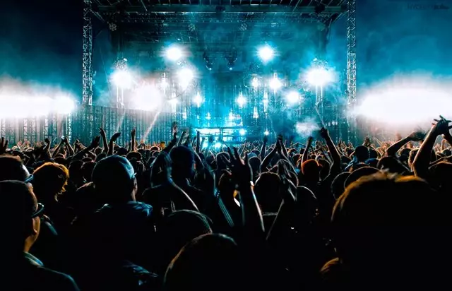 rock n coke festivali renkli yuzleri