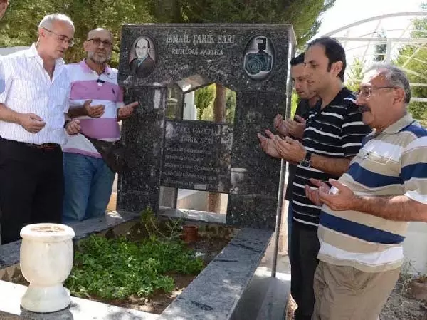 Tarık Sarı Mezarı Başında Anıldı Tarık Sarı Mezarı Başında Anıldı